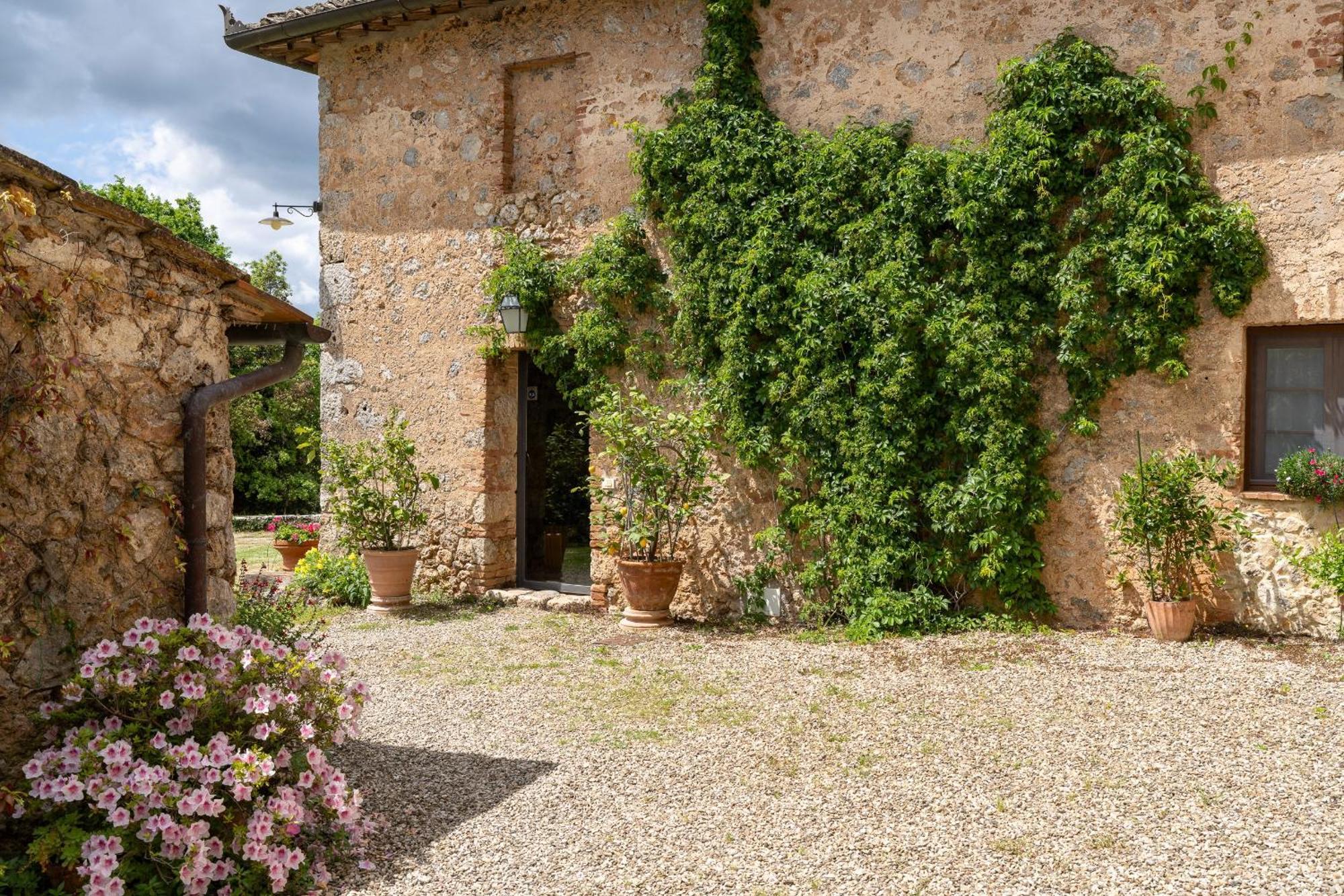 Вилла Borgo Dei Fondi Сиена Экстерьер фото